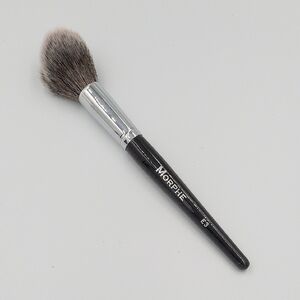 Morphe E3 Fluffy Powder & Blending Brush - Black Handle, Silver Ferrule